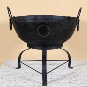 Motif Stand and Pit
